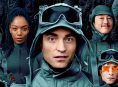 &Omicron; Robert Pattinson &sigma;&upsilon;&nu;&epsilon;&chi;ί&zeta;&epsilon;&iota; &nu;&alpha; &pi;&epsilon;&theta;&alpha;ί&nu;&epsilon;&iota; &mu;&epsilon; &alpha;&sigma;&tau;&epsilon;ί&omicron;&upsilon;&sigmaf; &tau;&rho;ό&pi;&omicron;&upsilon;&sigmaf; &sigma;&tau;&omicron; &nu;έ&omicron; Mickey 17 trailer