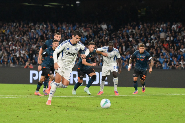 Ο προπονητής της Κόμο, Σεσκ Φάμπρεγας, επιπλήττει δημόσια τον Άλβαρο Μοράτα μετά από κόκκινη κάρτα: «Περιμένω περισσότερα από αυτόν»