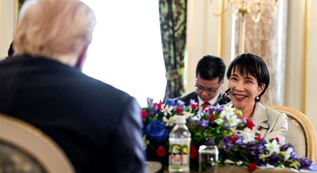 Ο Τακαΐτσι της Ιαπωνίας εξασφαλίζει σαρωτική εκλογική νίκη, σφίγγοντας τον έλεγχο της εξουσίας