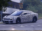 &Eta; Ferrari Luce &sigma;&upsilon;&nu;&epsilon;&chi;ί&zeta;&epsilon;&iota; &nu;&alpha; &epsilon;ί&nu;&alpha;&iota; &alpha;&mu;&phi;&iota;&lambda;&epsilon;&gamma;ό&mu;&epsilon;&nu;&eta;, &tau;ώ&rho;&alpha; &lambda;ό&gamma;&omega; &tau;&omega;&nu; &tau;&epsilon;&rho;ά&sigma;&tau;&iota;&omega;&nu; &upsilon;&alpha;&lambda;&omicron;&kappa;&alpha;&theta;&alpha;&rho;&iota;&sigma;&tau;ή&rho;&omega;&nu; &tau;&eta;&sigmaf;