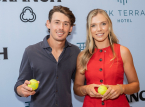 &Omicron; Alex de Mi&ntilde;aur &kappa;&alpha;&iota; &eta; Katie Boulter &pi;&alpha;&nu;&tau;&rho;&epsilon;ύ&tau;&eta;&kappa;&alpha;&nu; &kappa;&rho;&upsilon;&phi;ά &tau;&eta;&nu; &eta;&mu;έ&rho;&alpha; &tau;&omicron;&upsilon; &tau;&epsilon;&lambda;&iota;&kappa;&omicron;ύ &alpha;&nu;&delta;&rho;ώ&nu; &tau;&omicron;&upsilon; Wimbledon